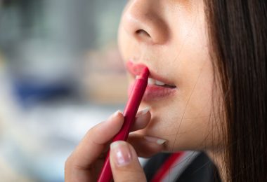 Comment enlever les taches de Rouge à lèvres et baume à lèvres